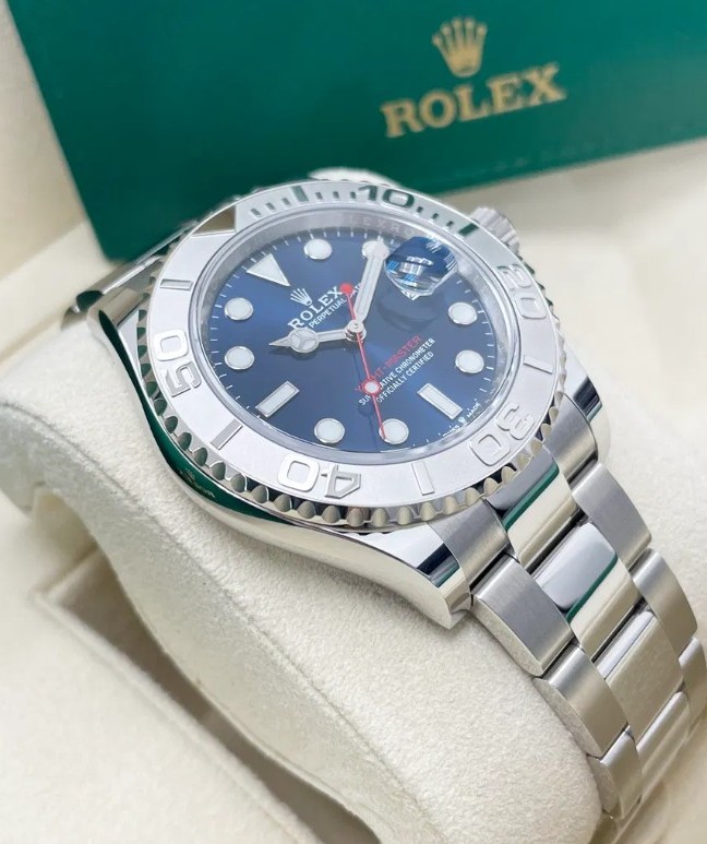 Yacht-Master 40 — Blue Dial view 2